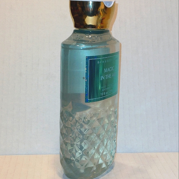 NWT BATH & BODY WORKS "Magic In The Air" Aloe+Vitamin E Shower Gel - Picture 2 of 8